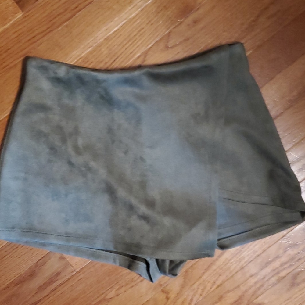 Skort!